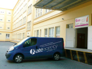 Dodávkové auto KATE agency používané k vlastnímu rozvozu reklamních předmětů