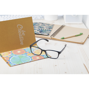 Fotografie k reklamnímu předmětu „pohlednice s hadříkem na brýle“