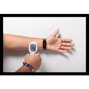 Fotografie k reklamnímu předmětu „náramek s teploměrem“