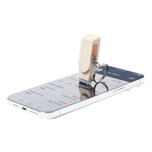 Fotografie k reklamnímu předmětu „přívěšek na klíče se stojánkem na mobil“