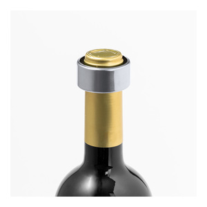 Fotografie k reklamnímu předmětu „kroužek proti ukapávání vína“