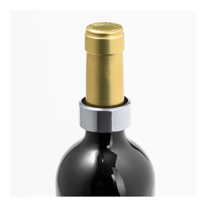Fotografie k reklamnímu předmětu „kroužek proti ukapávání vína“