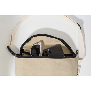 Fotografie k reklamnímu předmětu „ledvinka z recyklovaného plátna“