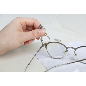 Fotografie k reklamnímu předmětu „sada na opravu brýlí“