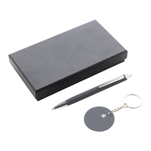 Fotografie k reklamnímu předmětu „sada pera a přívěšku na klíče“