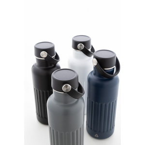 Fotografie k reklamnímu předmětu „izolovaná láhev“