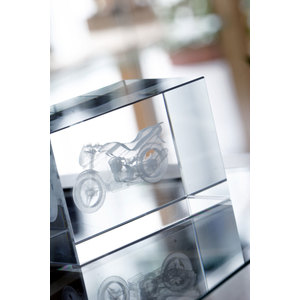 Fotografie k reklamnímu předmětu „skleněné těžítko, vhodné pro 3d laser“