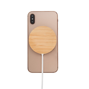 Fotografie k reklamnímu předmětu „magnetická bezdrátová nabíječka“