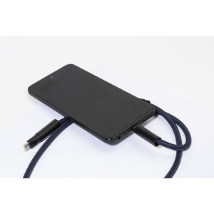 Fotografie k reklamnímu předmětu „60W RPET kabel se šňůrkou na mobil“