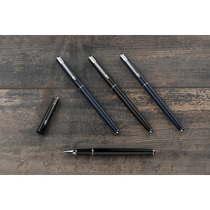 Fotografie k reklamnímu předmětu „Kuličkové pero GLOW“