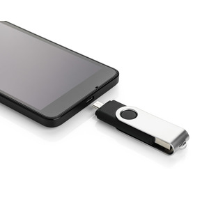 Fotografie k reklamnímu předmětu „U-disc TWISTER 8 GB“