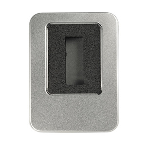 Fotografie k reklamnímu předmětu „Velká kovová krabička s vložkou na menší flash disk“