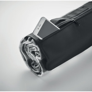 Fotografie k reklamnímu předmětu „Fleecová deka RPET 150 gr/m² CALY“