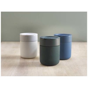 Fotografie k reklamnímu předmětu „Java 330ml keramický kelímek se silikonovým obalem a plastovým víčkem“