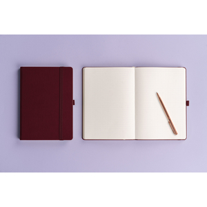Fotografie k reklamnímu předmětu „NOTIQUE Notes Balacron, bordó, tečkovaný, 15 x 21 cm“