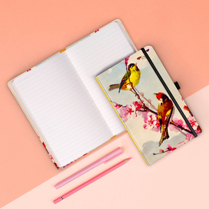 Fotografie k reklamnímu předmětu „NOTIQUE Notes Ptáčci – sakura Kateřiny Winterové, linkovaný, 13 x 21 cm“