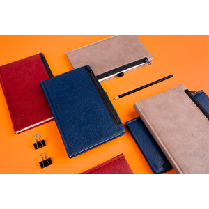 Fotografie k reklamnímu předmětu „NOTIQUE Notes Hardy červený, linkovaný, 13 x 21 cm“