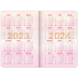 Fotografie k reklamnímu předmětu „Školní diář Růžové pruhy (září 2023 – prosinec 2024), 9,8 × 14,5 cm“