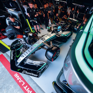 Fotografie k reklamnímu předmětu „NOTIQUE Poznámkový kalendář Formule – Jiří Křenek 2026, 30 x 30 cm“