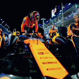 Fotografie k reklamnímu předmětu „NOTIQUE Poznámkový kalendář Formule – Jiří Křenek 2026, 30 x 30 cm“