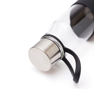 Fotografie k reklamnímu předmětu „Štíhlá skleněná láhev na vodu VINGA“