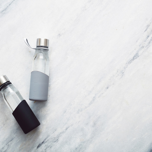 Fotografie k reklamnímu předmětu „Štíhlá skleněná láhev na vodu VINGA“