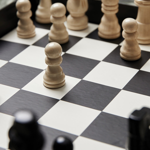 Fotografie k reklamnímu předmětu „Šachová stolní hra VINGA“