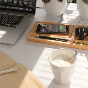 Fotografie k reklamnímu předmětu „Bambusový stolní organizér s bezdrátovým nabíjením 5W“