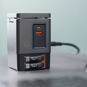 Fotografie k reklamnímu předmětu „GAN adaptér 105W se svin. kabelem Urban Vitamin Sacramento“