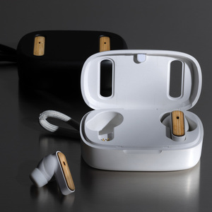 Fotografie k reklamnímu předmětu „TWS sluchátka z RCS recykl. plastu a bambusu“