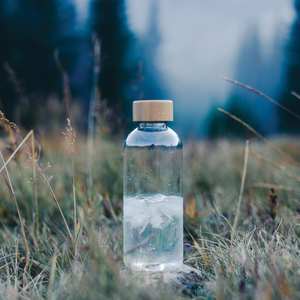 Fotografie k reklamnímu předmětu „Lahev na vodu z GRS RPET s bambusovým uzávěrem“