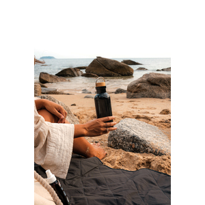 Fotografie k reklamnímu předmětu „Lahev na vodu z GRS RPET s bambusovým uzávěrem a madlem“