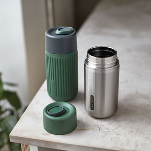 Fotografie k reklamnímu předmětu „Cestovní nerezový termo hrnek 340ml Black+Blum“