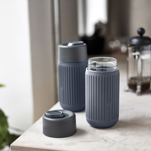 Fotografie k reklamnímu předmětu „Cestovní skleněný hrnek 340 ml Black+Blum“