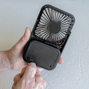 Fotografie k reklamnímu předmětu „Stolní dobíjecí větráček Aervina z recyklovaného plastu RCS“