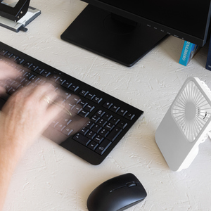 Fotografie k reklamnímu předmětu „Stolní dobíjecí větráček Aervina z recyklovaného plastu RCS“