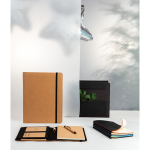 Fotografie k reklamnímu předmětu „Poznámkový blok s měkkou vazbou z PU a barevnými okraji“