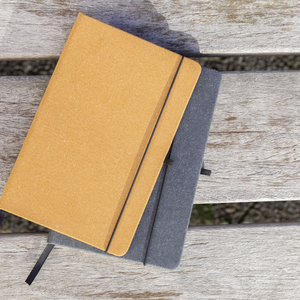 Fotografie k reklamnímu předmětu „Poznámkový blok A5 s tvrdou vazbou z recyklované kůže“