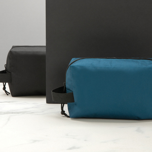 Fotografie k reklamnímu předmětu „Základní toaletní taška Impact z RPET AWARE™“