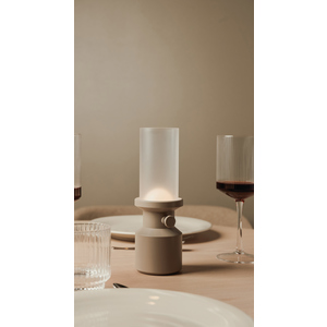 Fotografie k reklamnímu předmětu „Stolní lampa VINGA Niori z RCS“